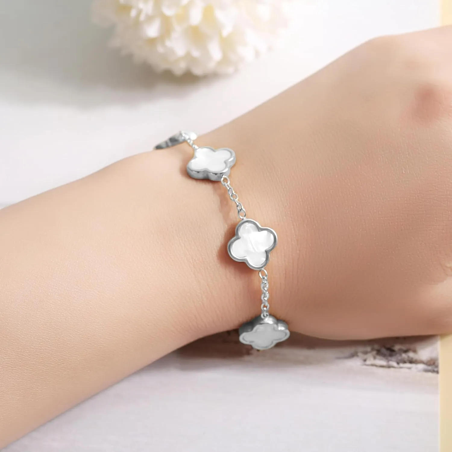 18K Gold bracelets for women Clover Bracelet Set 2Pcs White Flower Bangle Bracelet Lucky Four Leaf Stackable Bracelets Jewelry Gifts Trendy for Women non Tarnish