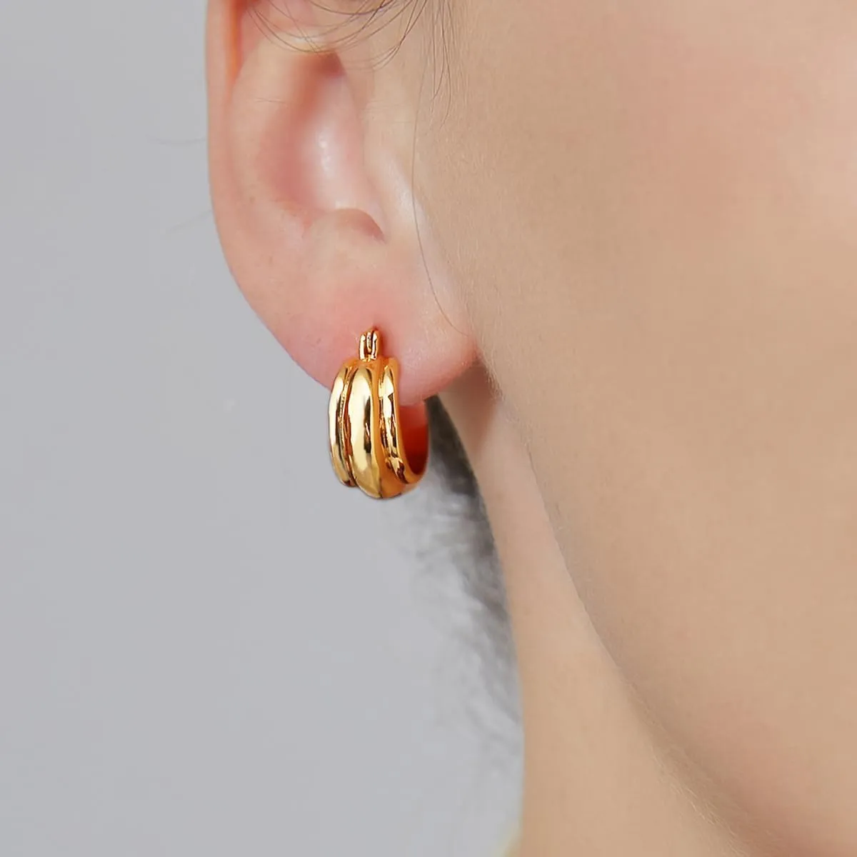 18K gold-plated cylindrical earrings | small earrings | women's gold earrings | perfect size hypoallergenic earrings