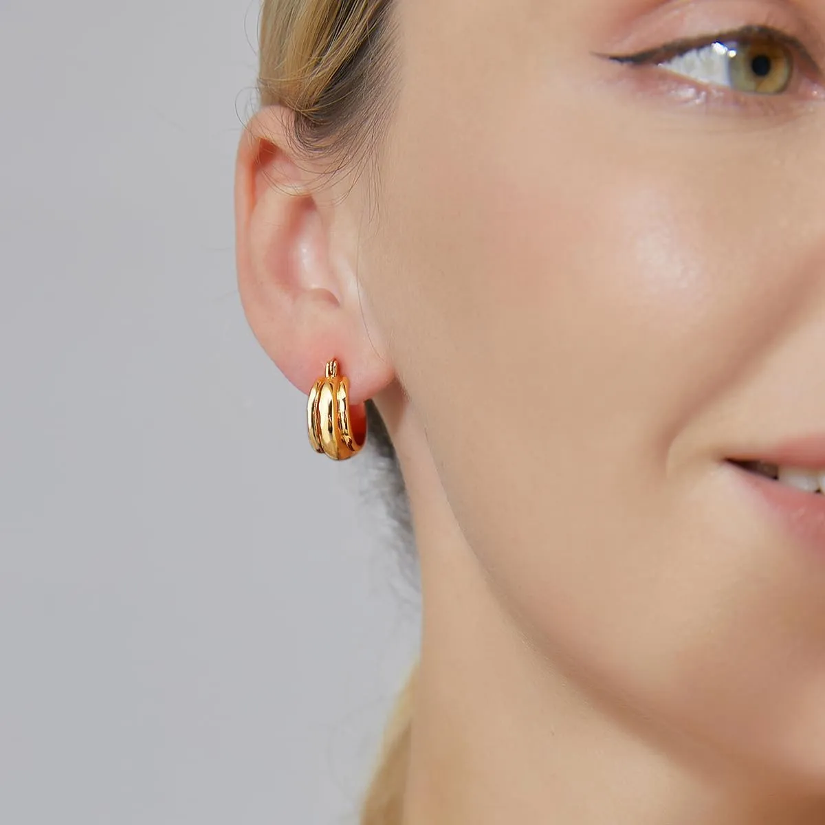 18K gold-plated cylindrical earrings | small earrings | women's gold earrings | perfect size hypoallergenic earrings