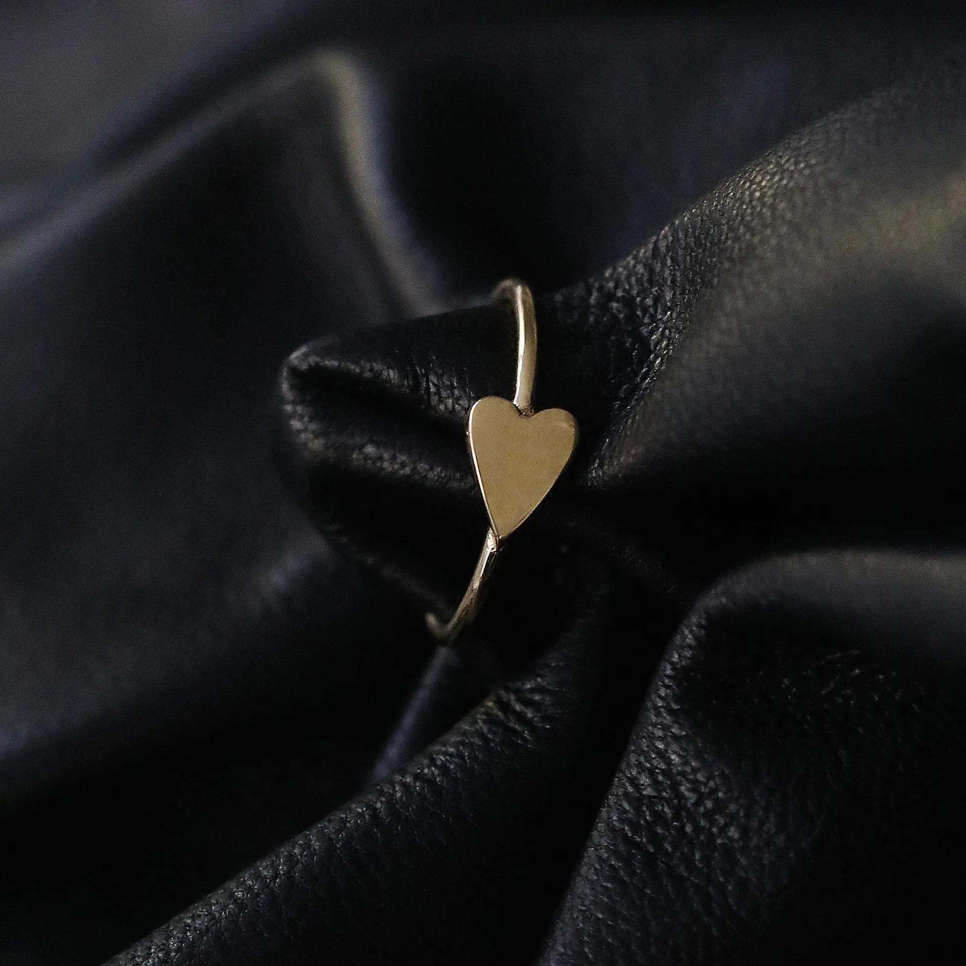 ARI HEART WIRE  BAND RING