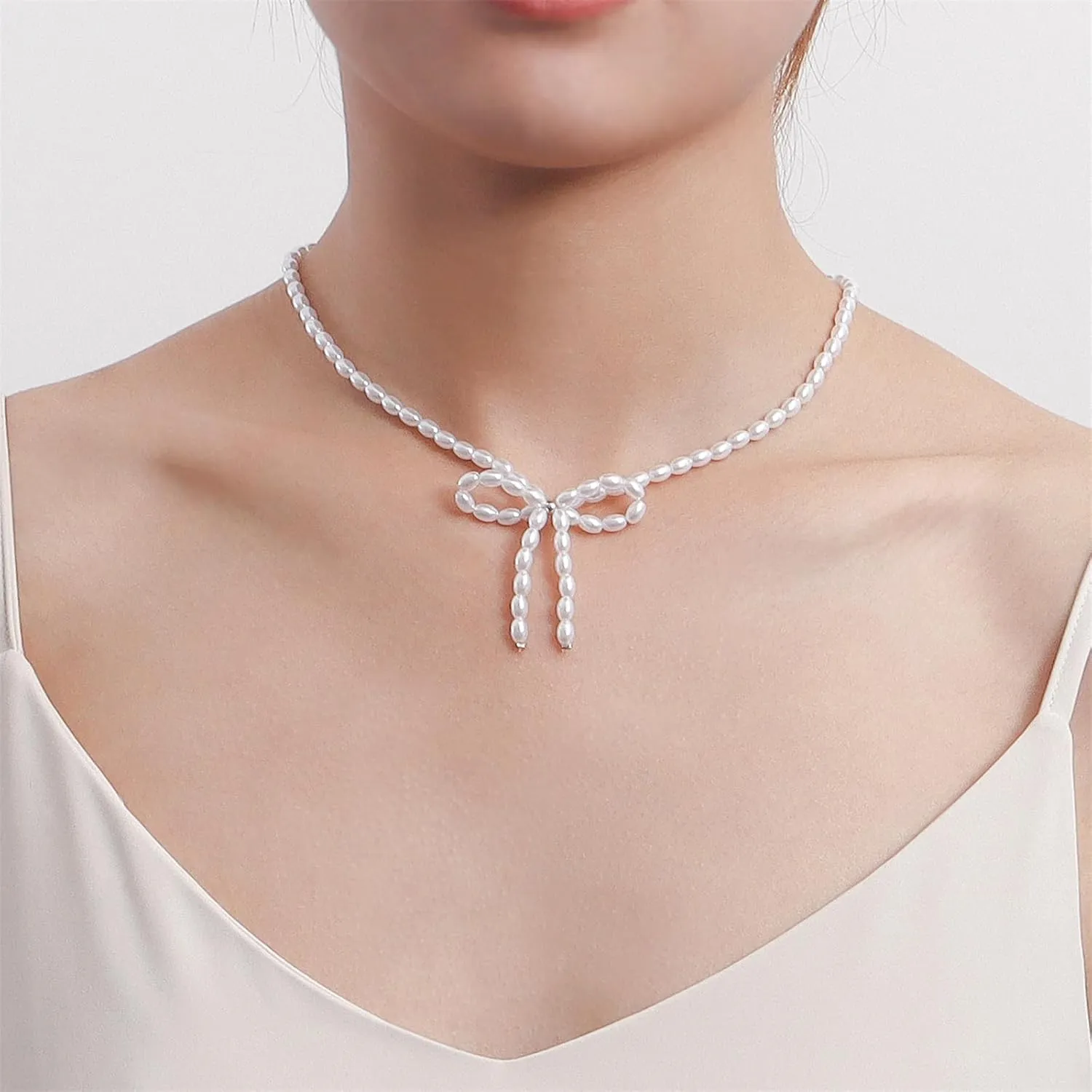 Boho Pearl Bow Choker Necklace Gold Silver Plated Vintage Round Bowknot Ribbon Bow Tie Pearl Beaded Chic Crystal Chain Necklace for Women Wedding Birthday Christmas Party Trendy Jewelry Gifts