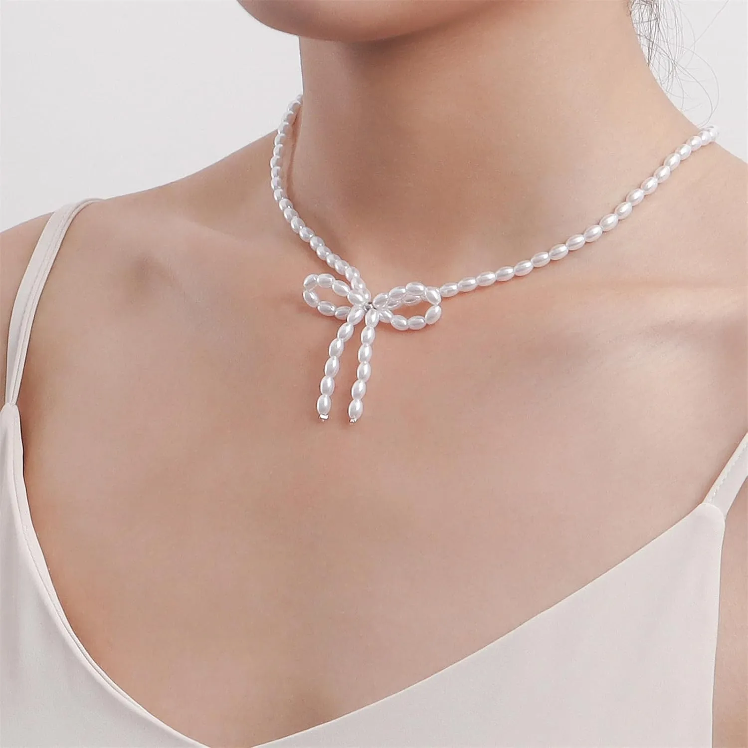 Boho Pearl Bow Choker Necklace Gold Silver Plated Vintage Round Bowknot Ribbon Bow Tie Pearl Beaded Chic Crystal Chain Necklace for Women Wedding Birthday Christmas Party Trendy Jewelry Gifts