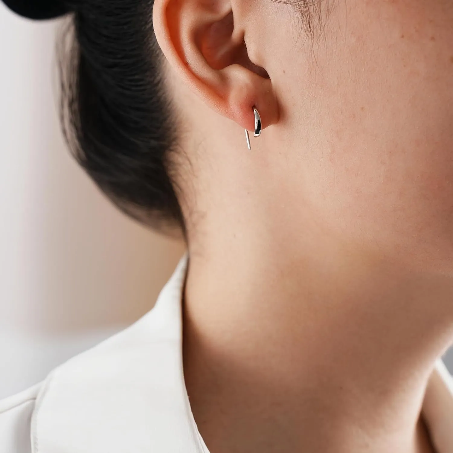 CHIC & ARTSY 925 Sterling Silver Open Hoop Earrings Small Hoop Earrings for Women Half Hoop Cartilage Piercing Adjustable Huggie Earrings
