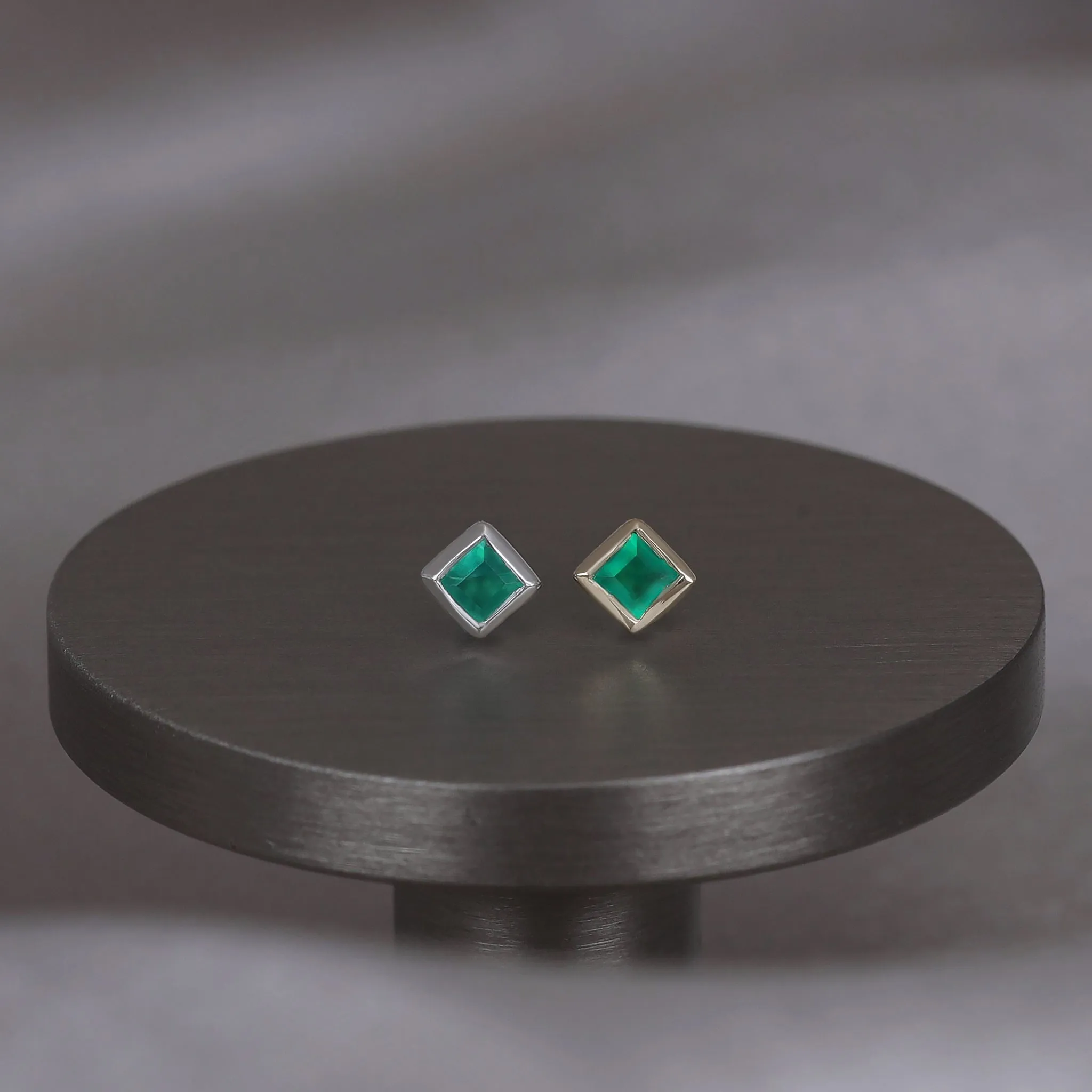 Dora • Green Onyx Threadless Ends 925 Silver/Titanium