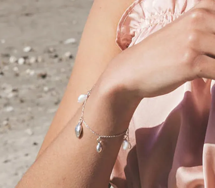 DREAMCATCHER COWRIE AND PEARL BRACELET