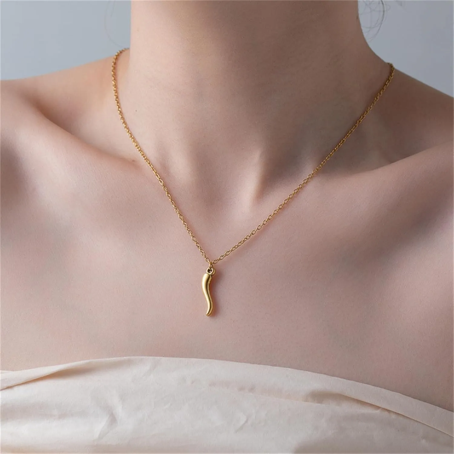 Dreuyet Italian Horn Hoop Earrings and Necklace for Women Dainty Enamel Red Chili Pepper Shaped Horn Pendant Chain Necklace Talisman Protection Jewelry Lucky Amulet Cornicello Charm Necklaces