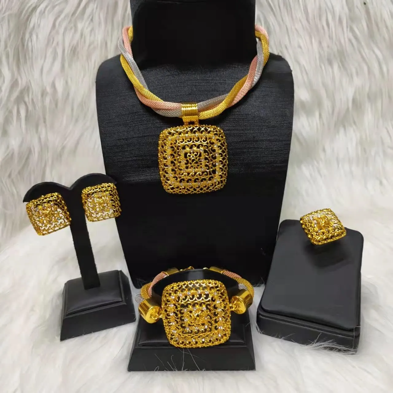 Dubai Gold Jewelry Sets for Women 24K Gold Plated Costume Jewelry for Women Prom Jewelry Sets Valentines Anniversary Birthday Gifts