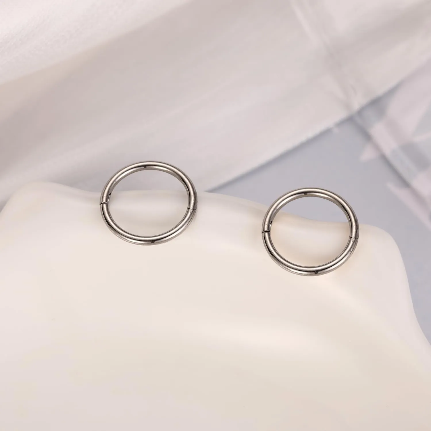 FUNLMO 2pcs Titanium Half Closure New Secure Hook Hinge Segment Ring for Nose Septum Conch Daith Helix Tragus Rook Cartilage Piercing 18G 16G 6mm to12mm
