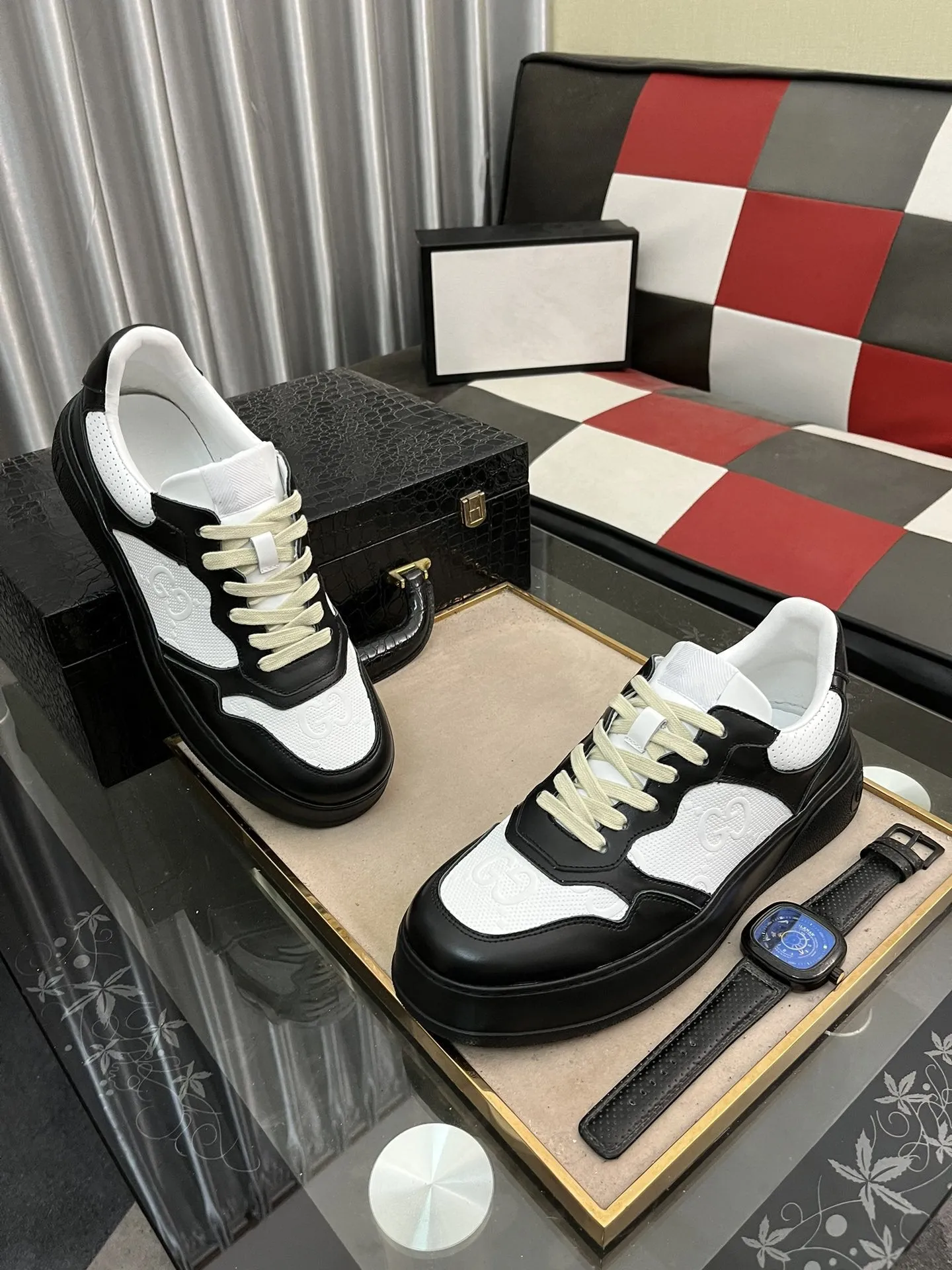 GG EMBOSSED WHITE BLACK