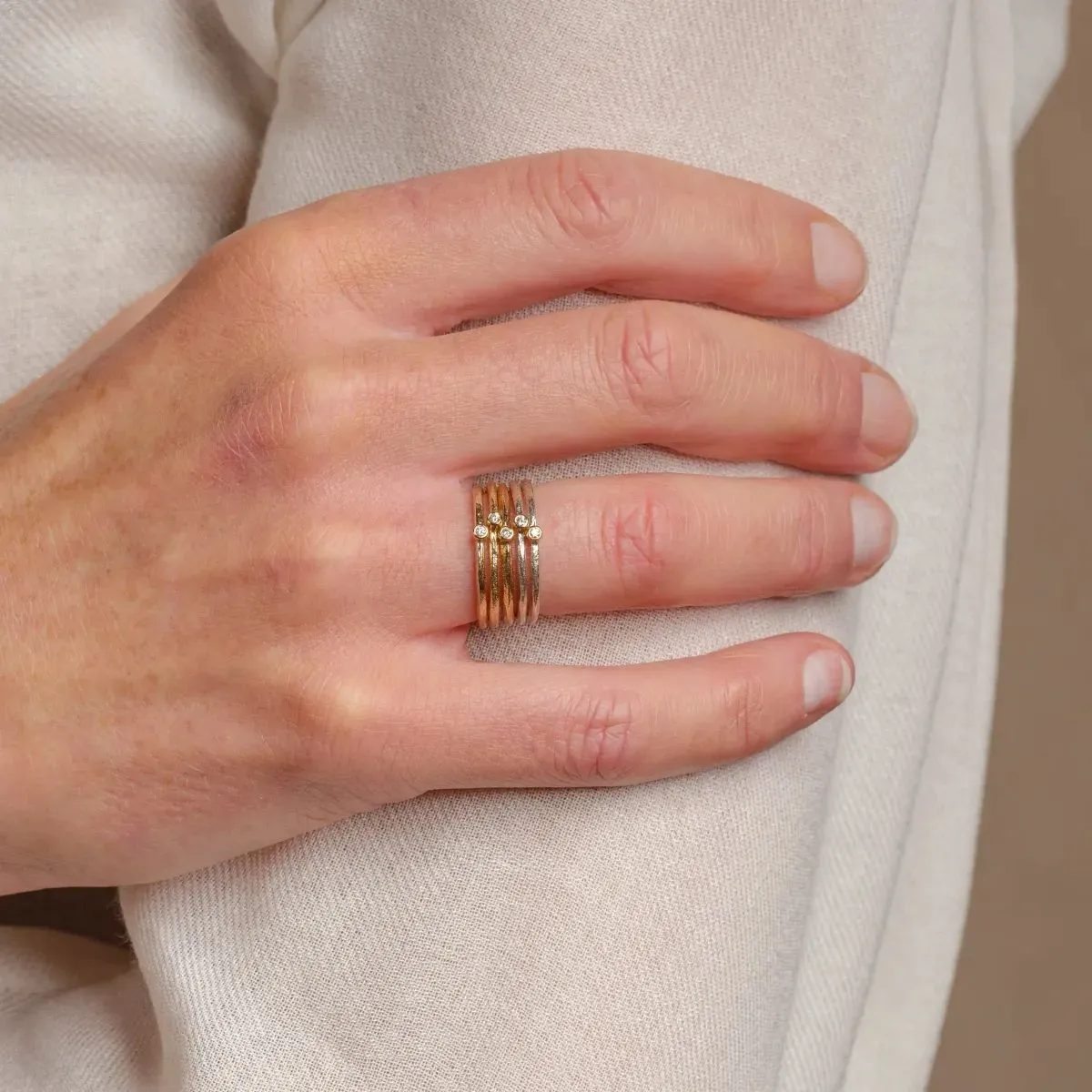 Gold Croí álainn diamond ring