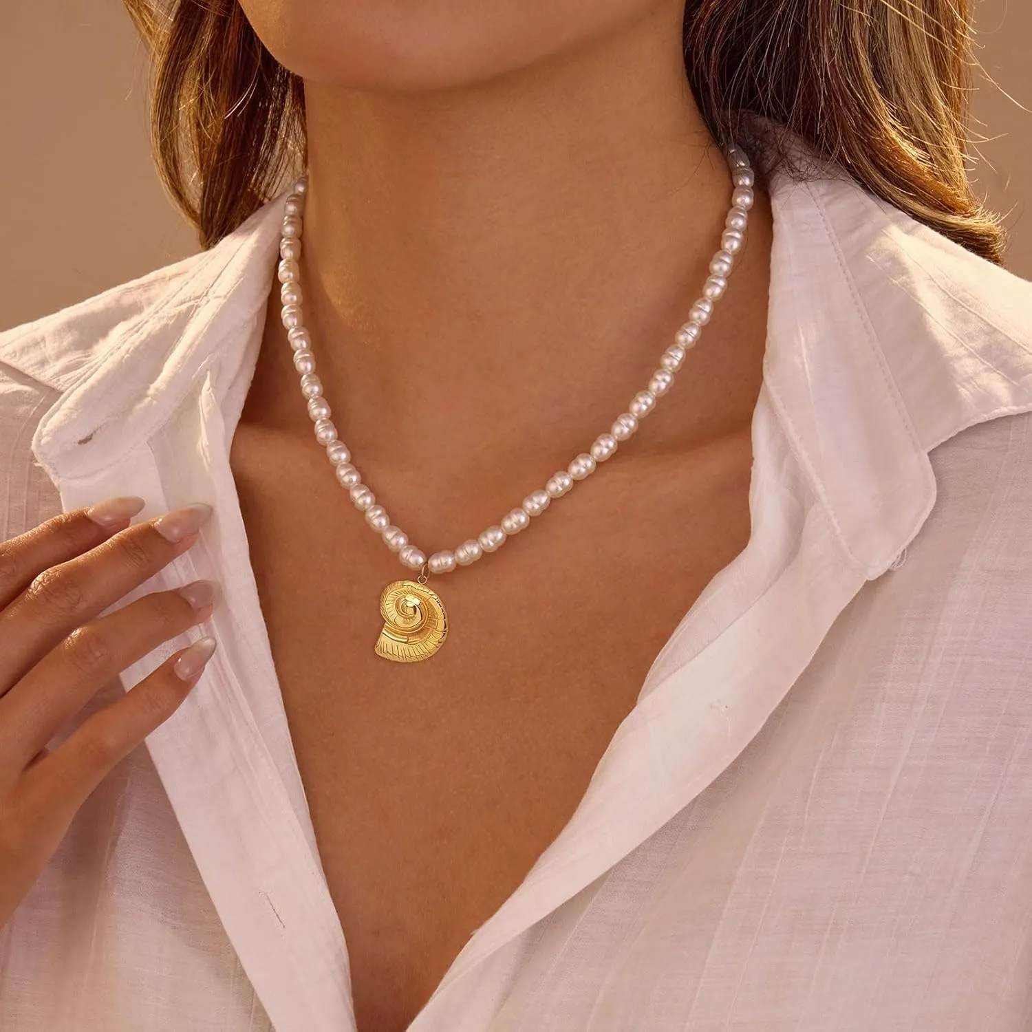 Gold Pearl Necklace for Women Trend Boho Starfish Shell Moon Sun Charm Pendant Pearl Choker Necklaces Summer Beach Jewelry for Women Gift