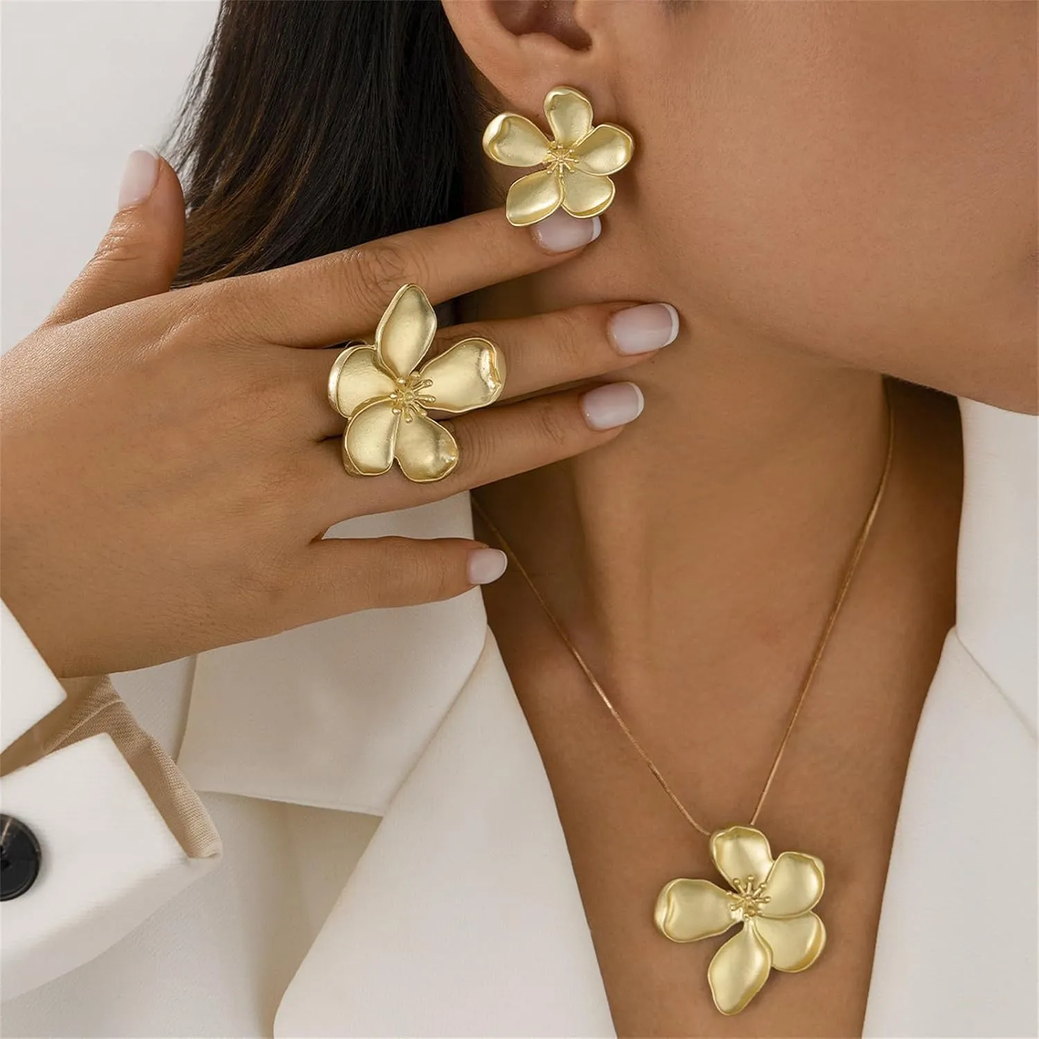 GYRMMUE Vintage Gold Flower Necklace Earrings,Large Flower Necklace Rings Earrings Set Statement Five-Petal Flower Necklace Chunky Floral Earrings Rings Jewelry for Women