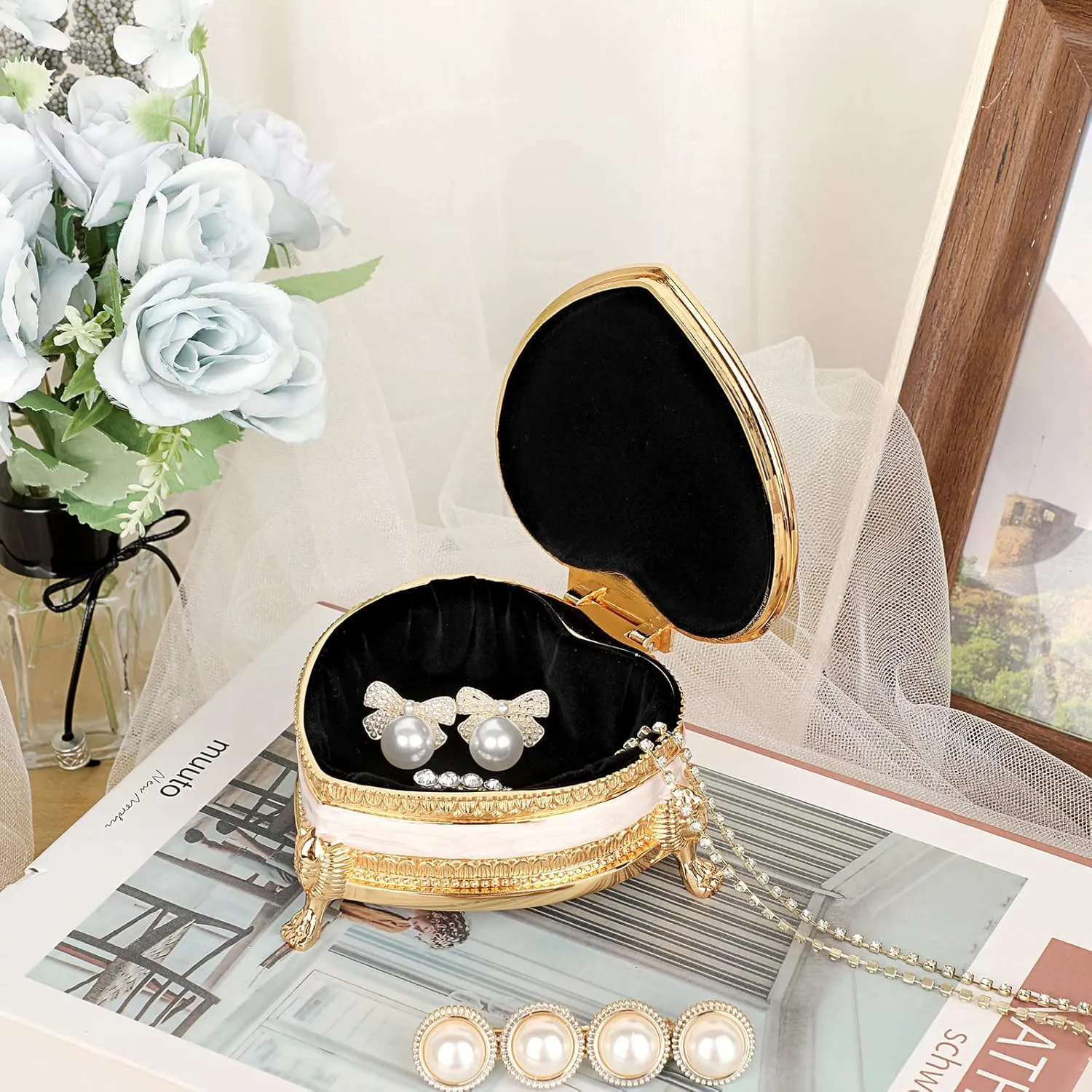 Hipiwe Vintage Metal Jewelry Box Heart Shape Trinket Box with Flower Carved Gold Treasure Chest Case Antique Necklace Ring Organizer Storage Box Keepsake Box Christmas Gift Red