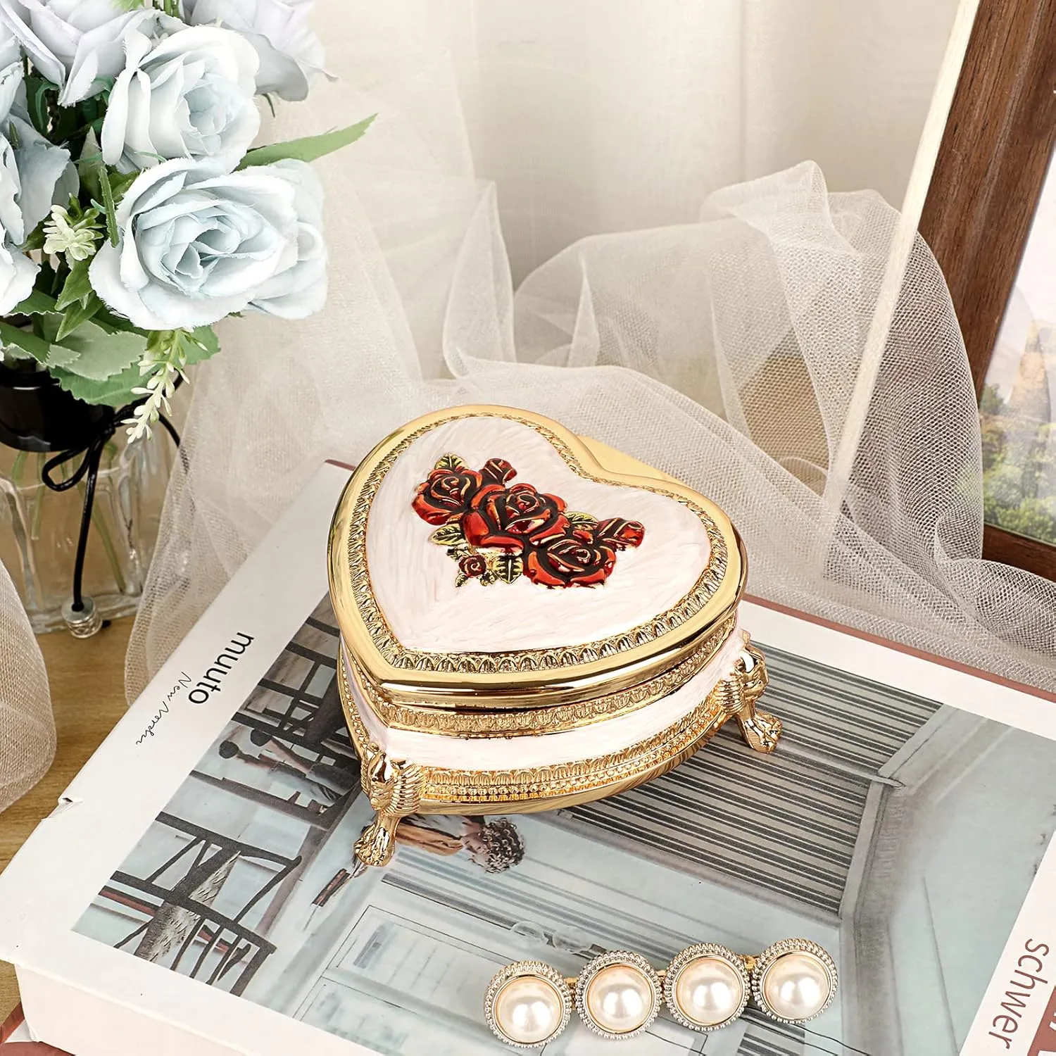 Hipiwe Vintage Metal Jewelry Box Heart Shape Trinket Box with Flower Carved Gold Treasure Chest Case Antique Necklace Ring Organizer Storage Box Keepsake Box Christmas Gift Red