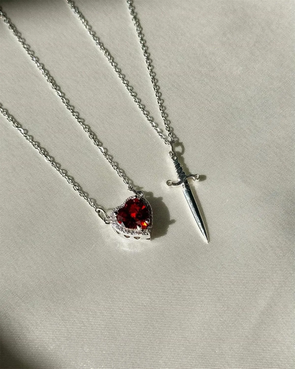 KIFEDSLJ Heart Sword Necklace for Couples Matching Sword Through Heart Necklace Set for Him Her Valentine's Day Gift Jewelry