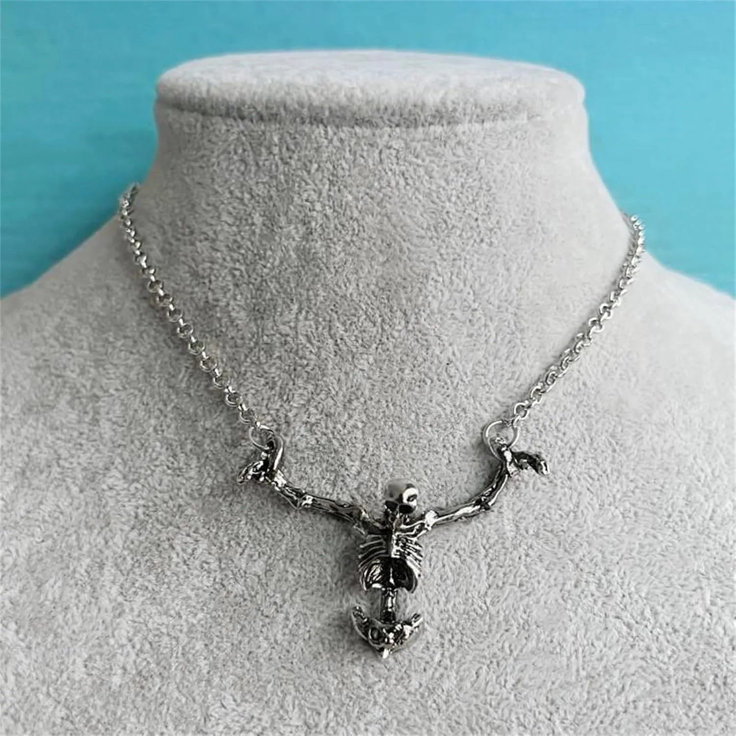 MALOYANVE Skeleton Necklace Punk Vintage Handmade Gold Silver Skull Lightweight Pendant Necklace for Women Halloween Party Jewelry
