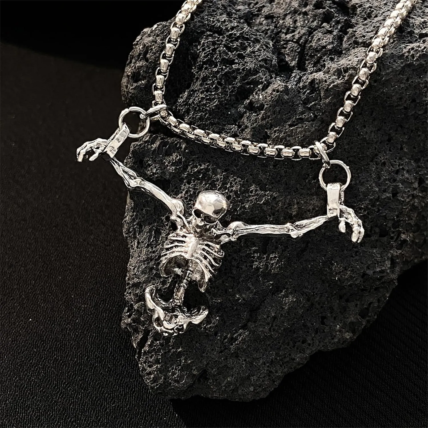 MALOYANVE Skeleton Necklace Punk Vintage Handmade Gold Silver Skull Lightweight Pendant Necklace for Women Halloween Party Jewelry