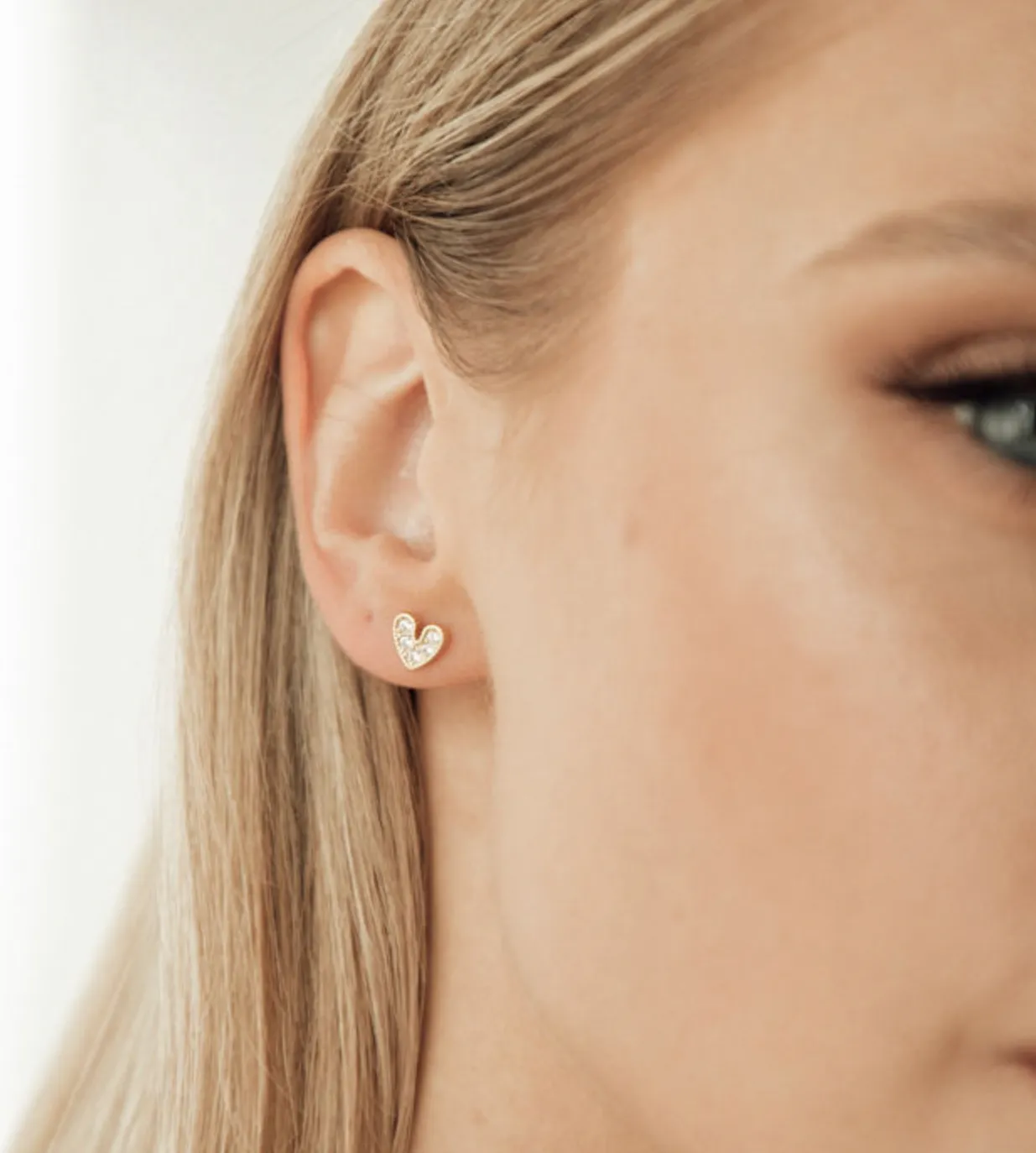 Mi Amor Stud Earring in Gold