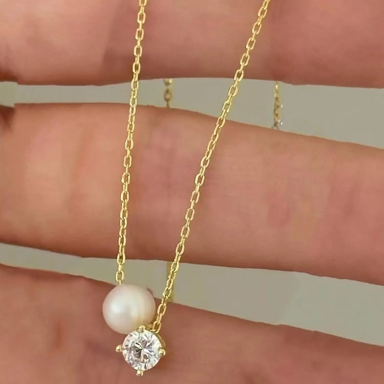 Pearl Choker Necklaces for Men White Pearl Necklace Set Gold Chain Layered Necklace Trendy Pearl Jewelry for Men Birthday Gifts for Boyfriend