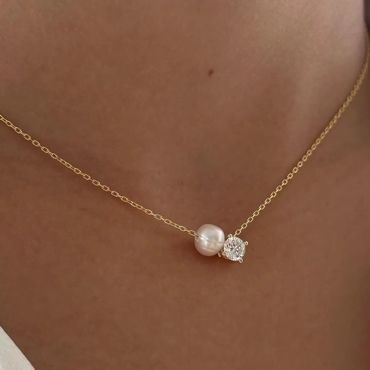 Pearl Choker Necklaces for Men White Pearl Necklace Set Gold Chain Layered Necklace Trendy Pearl Jewelry for Men Birthday Gifts for Boyfriend