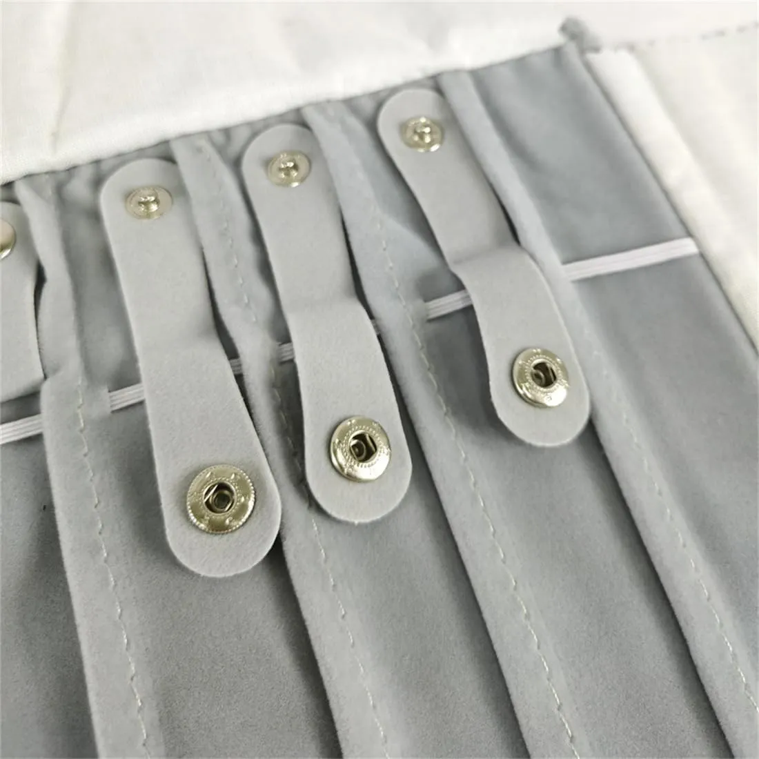 Portable Jewelry Roll Untangled Secure Necklace Travel Storage Bag Displays Holder 16 Chain (Black and Gray)