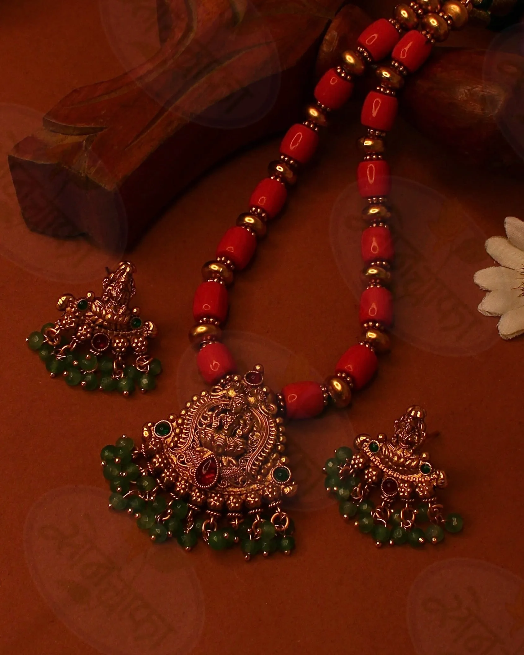 RADIANT CHARM NECKLACE