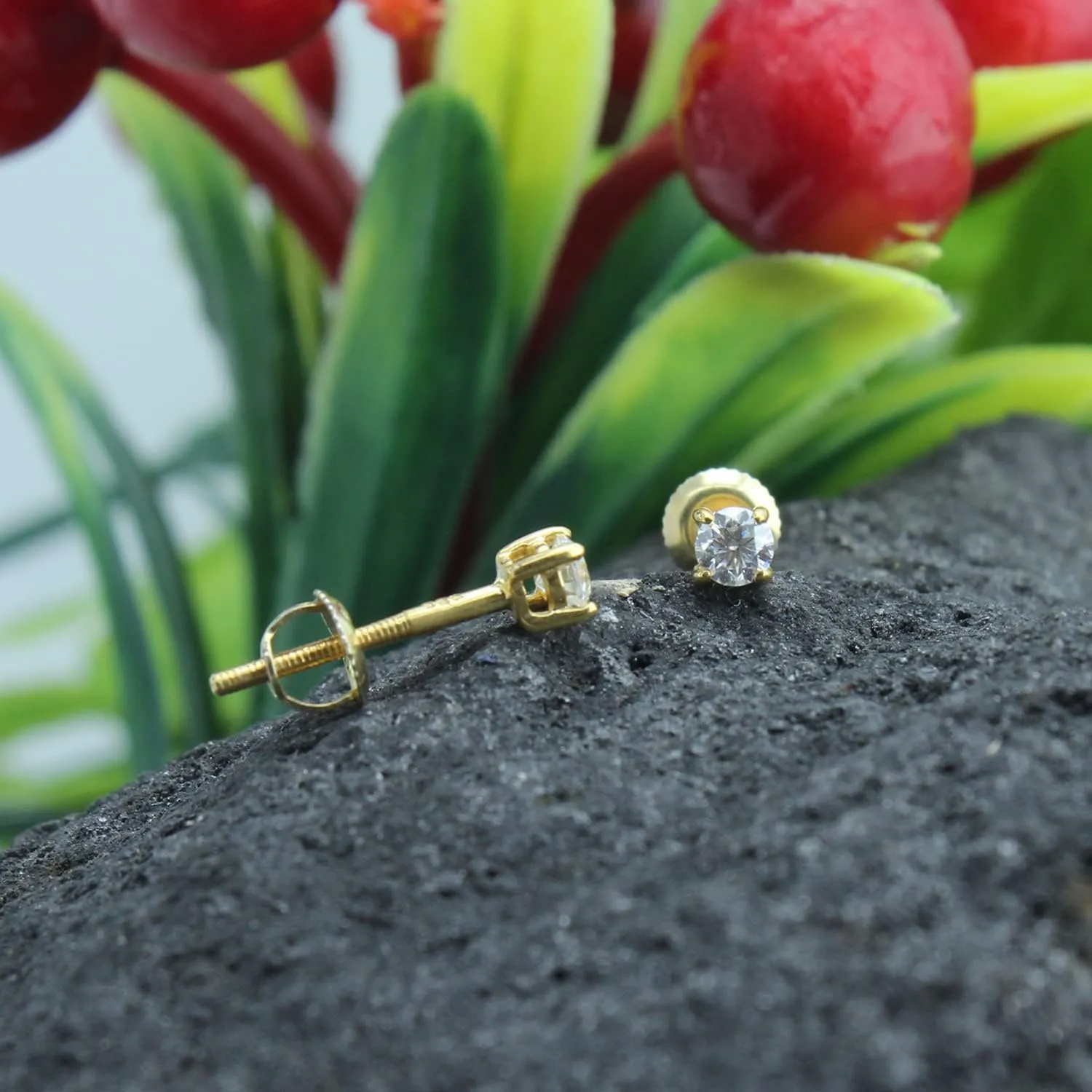 SAVEARTH DIAMONDS Moissanite Stud Earrings 0.20ct,18K Gold Plated 925 Sterling Silver Screw Back, Lab Round Cut Brilliant D Color VVS1 Clarity Moissanite Diamond Earrings Studs for Women Men