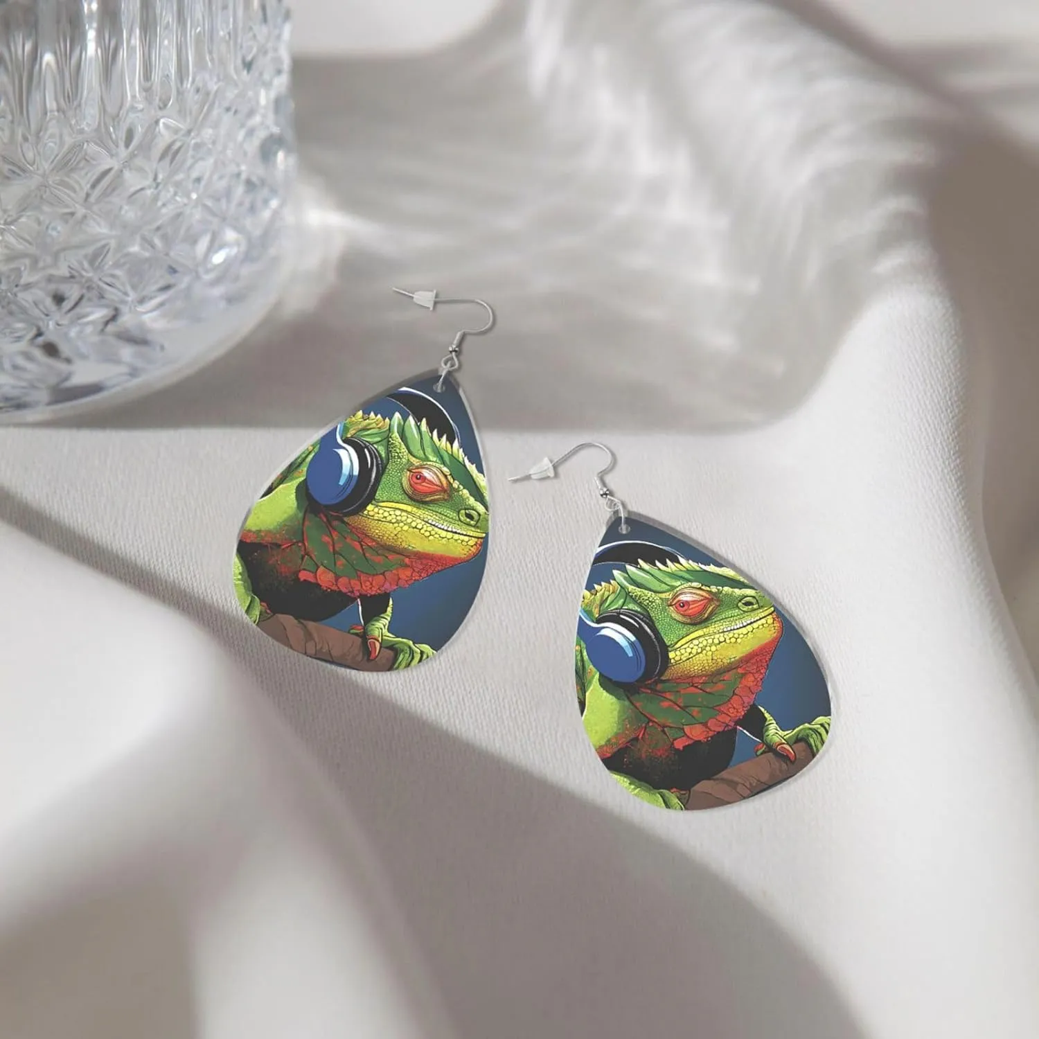 Stylish Drop-Shaped Acrylic Earrings Lightweight Printed Teardrop Dangle Earrings for Women (Cute Chameleon Listen Music)
