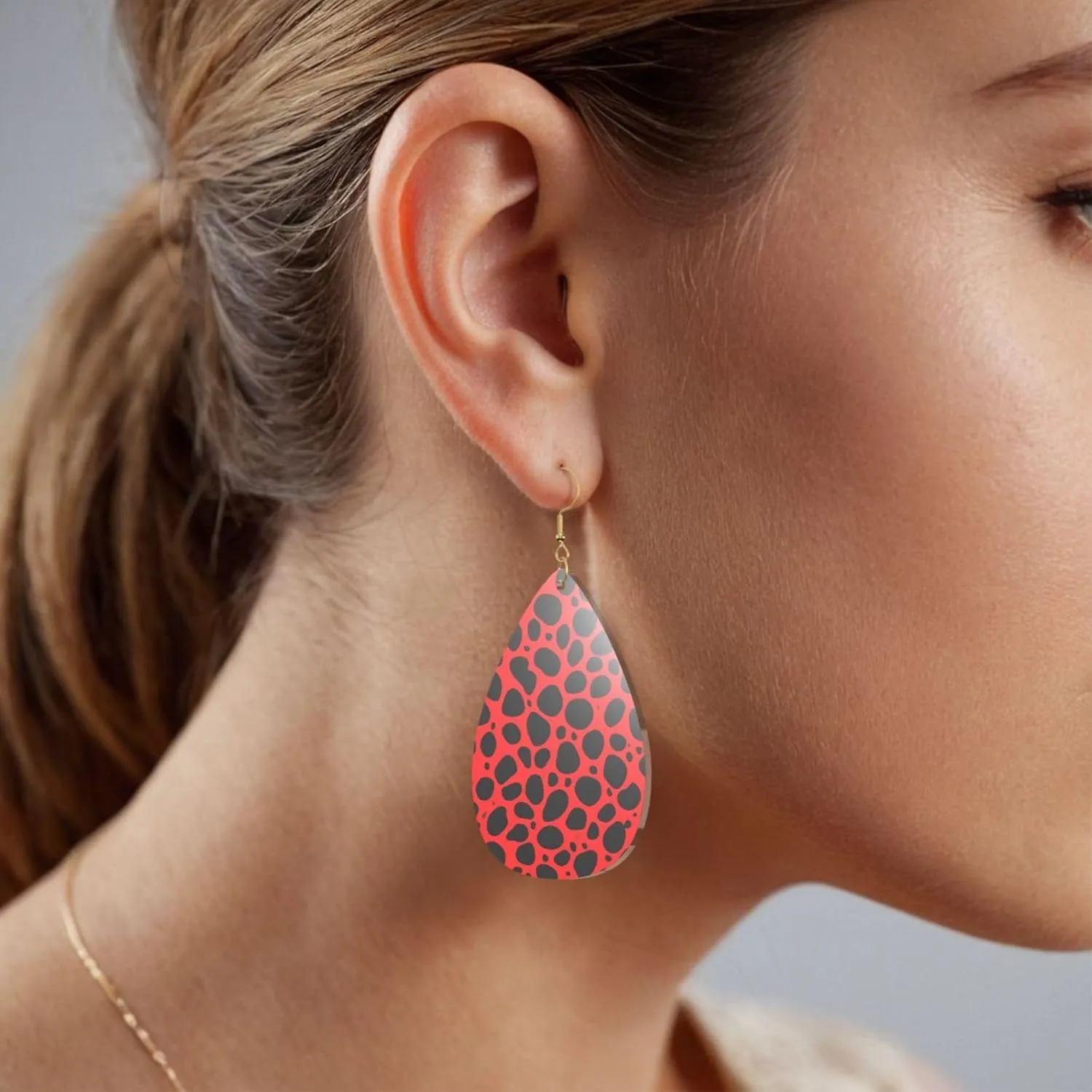 Stylish Drop-Shaped Acrylic Earrings Lightweight Printed Teardrop Dangle Earrings for Women (Red Leopard Pattern)